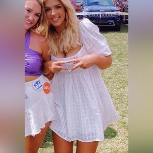 white puff sleeve dress